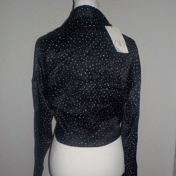 ZARA MS SZ X-LARGE BLACK WITH WHITE PIN DOT SATIN TIE FRONT SATIN CROPPED BLOUSE - Picture 5 of 10